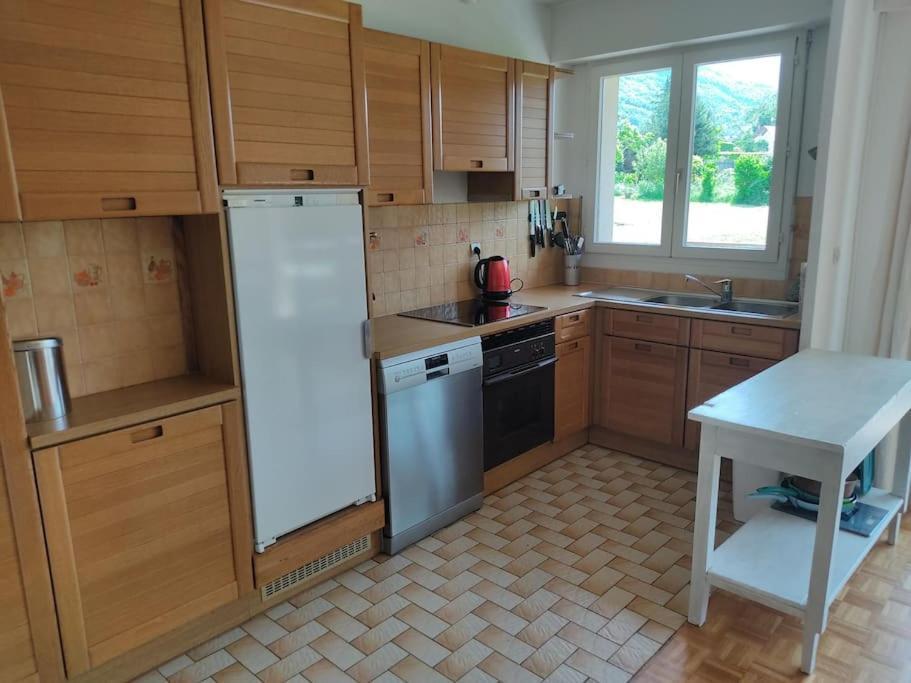 Bel Appartement Au Calme A 5 Minutes Du Village Мантон-Сен-Бернар Экстерьер фото